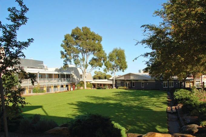 Woodcroft College